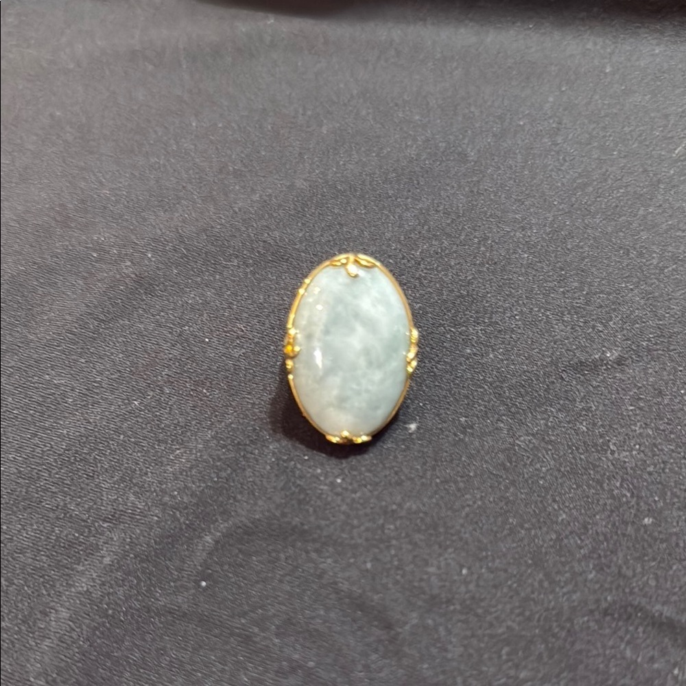 Elegant Gold and White Oval Ring